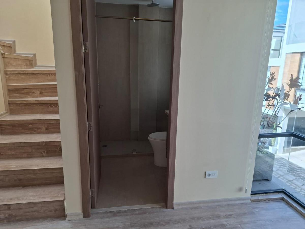 Vendo Casa en Tumbaco, en La Ruta Viva, Escalón de Ingreso a La Morita. Provincia de Pichincha — imagen 3