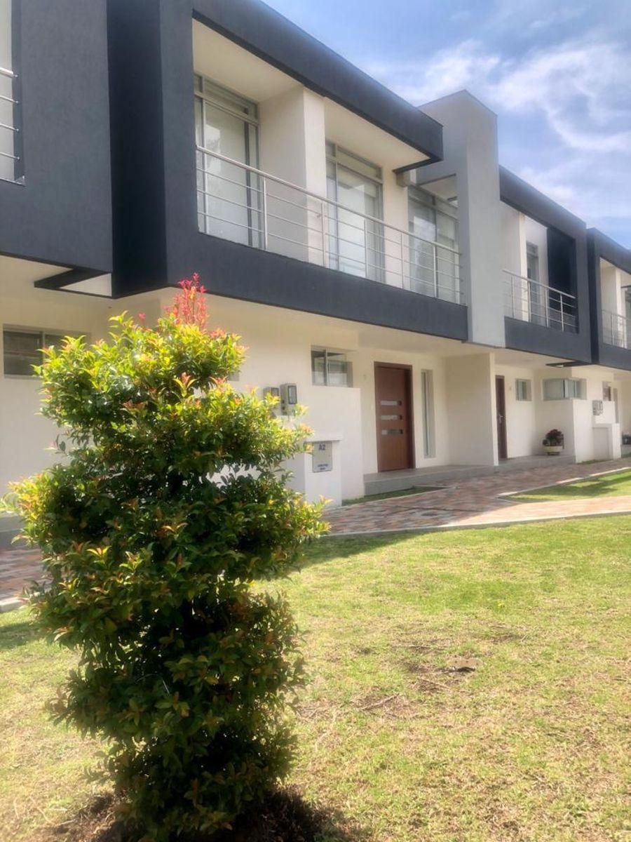 Venta - Bonita Casa con Jardin - San Juan de Cumbaya - con Vista — imagen 10