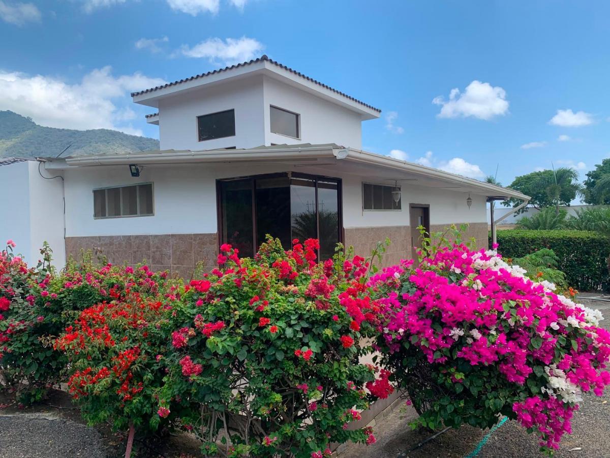 Se Vende Casa con Piscina en Montecristi Golf Club, Manabí — imagen 9