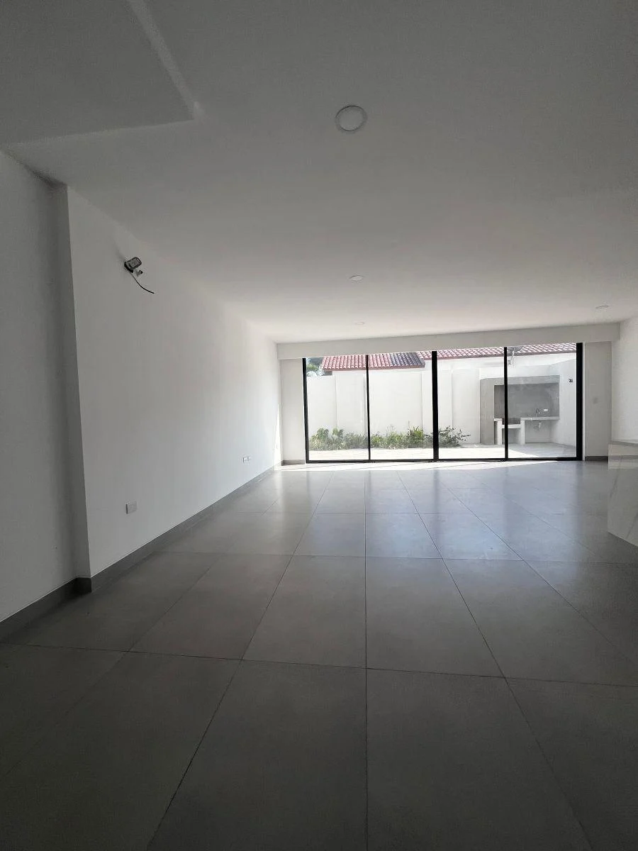 En Venta Hermosa Casa de Estreno en Ciudad Celeste - 4 Dorm., Km 9.5 Samborondon, 219 m², Guayas — imagen 7