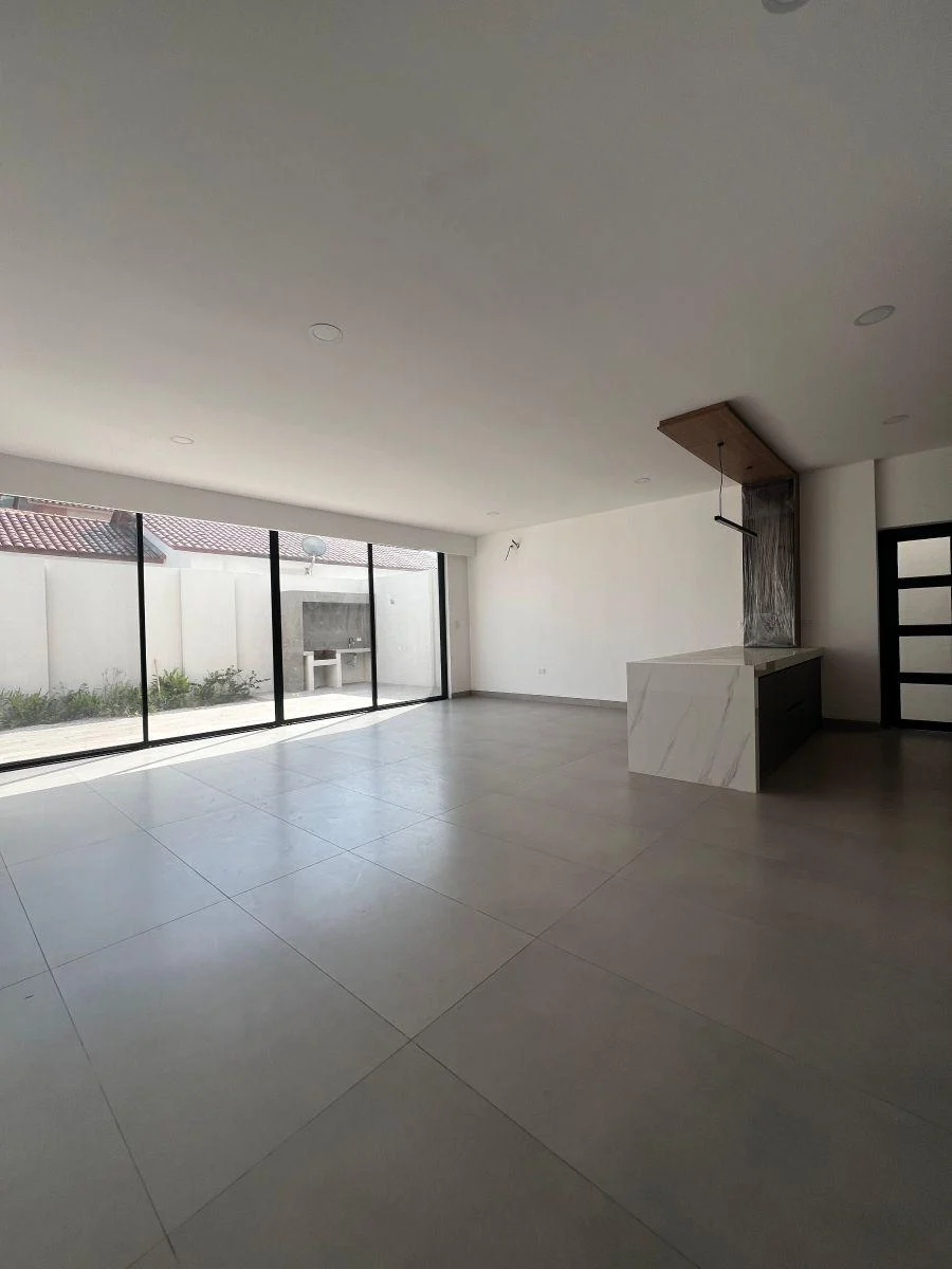 En Venta Hermosa Casa de Estreno en Ciudad Celeste - 4 Dorm., Km 9.5 Samborondon, 219 m², Guayas — imagen 6
