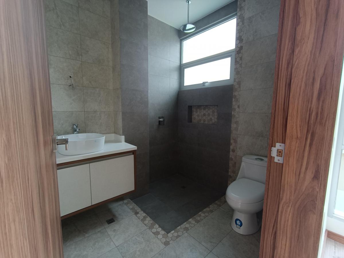 Casa en Venta en Nayon Dentro de Urbanizacion — imagen 4
