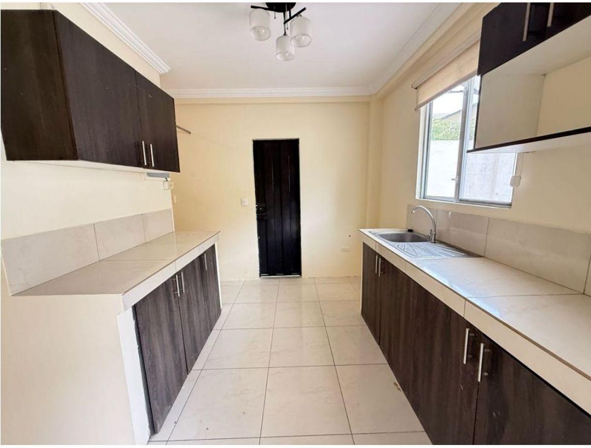 Venta de Casa con Jacuzzi en La Urb La Joya Etapa Gema Vía Aurora, Guayas — imagen 8