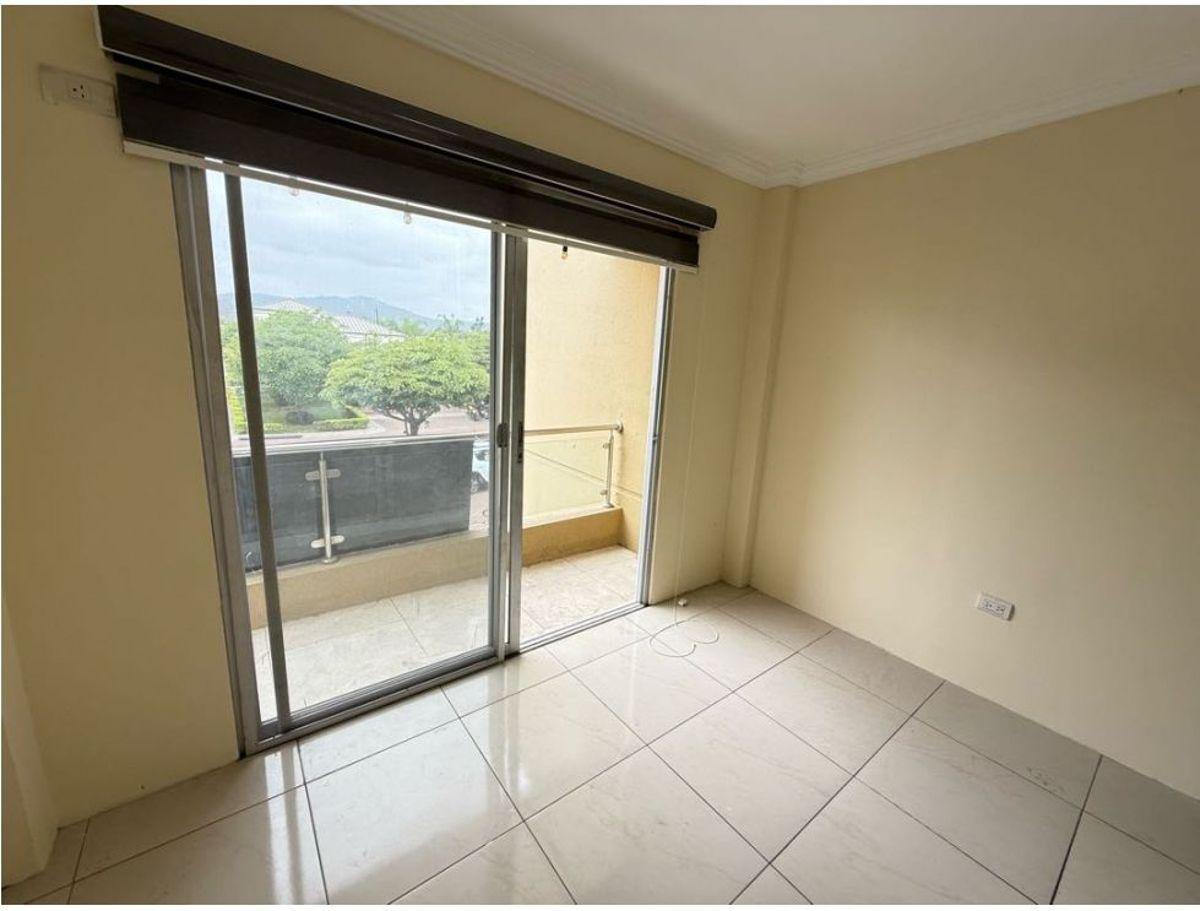Venta de Casa con Jacuzzi en La Urb La Joya Etapa Gema Vía Aurora, Guayas — imagen 4