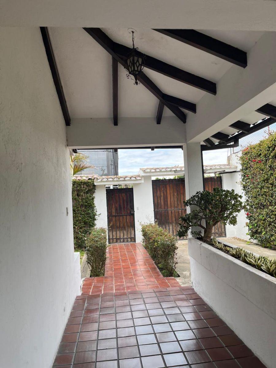 Vendo Remodelado Departamento en Ibarra en La Zona del Tenis Country, Imbabura — imagen 9