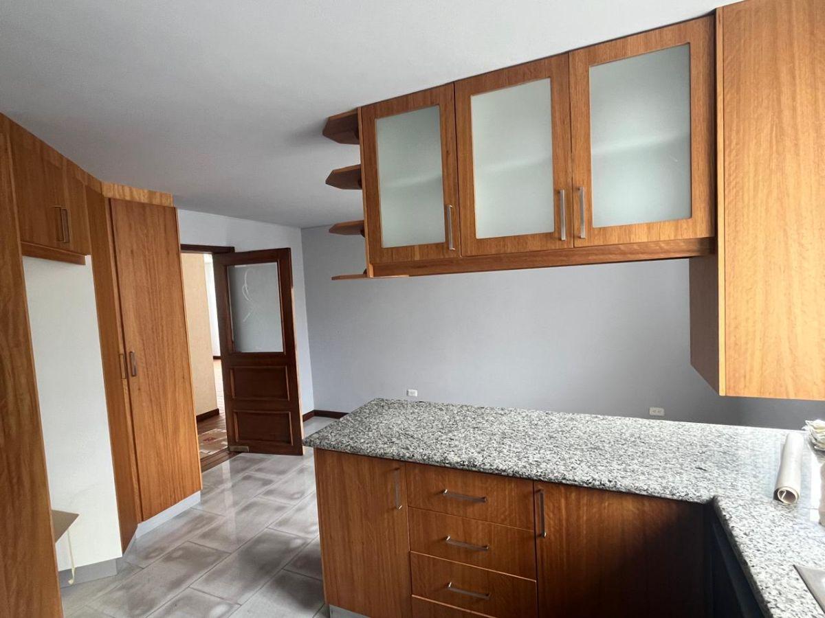 Vendo Remodelado Departamento en Ibarra en La Zona del Tenis Country, Imbabura — imagen 3