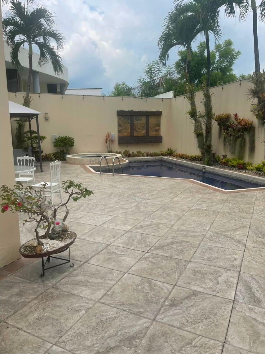 Amplia Casa de 4 Dorm., en Venta en Los Ceibos, Guayas — imagen 10