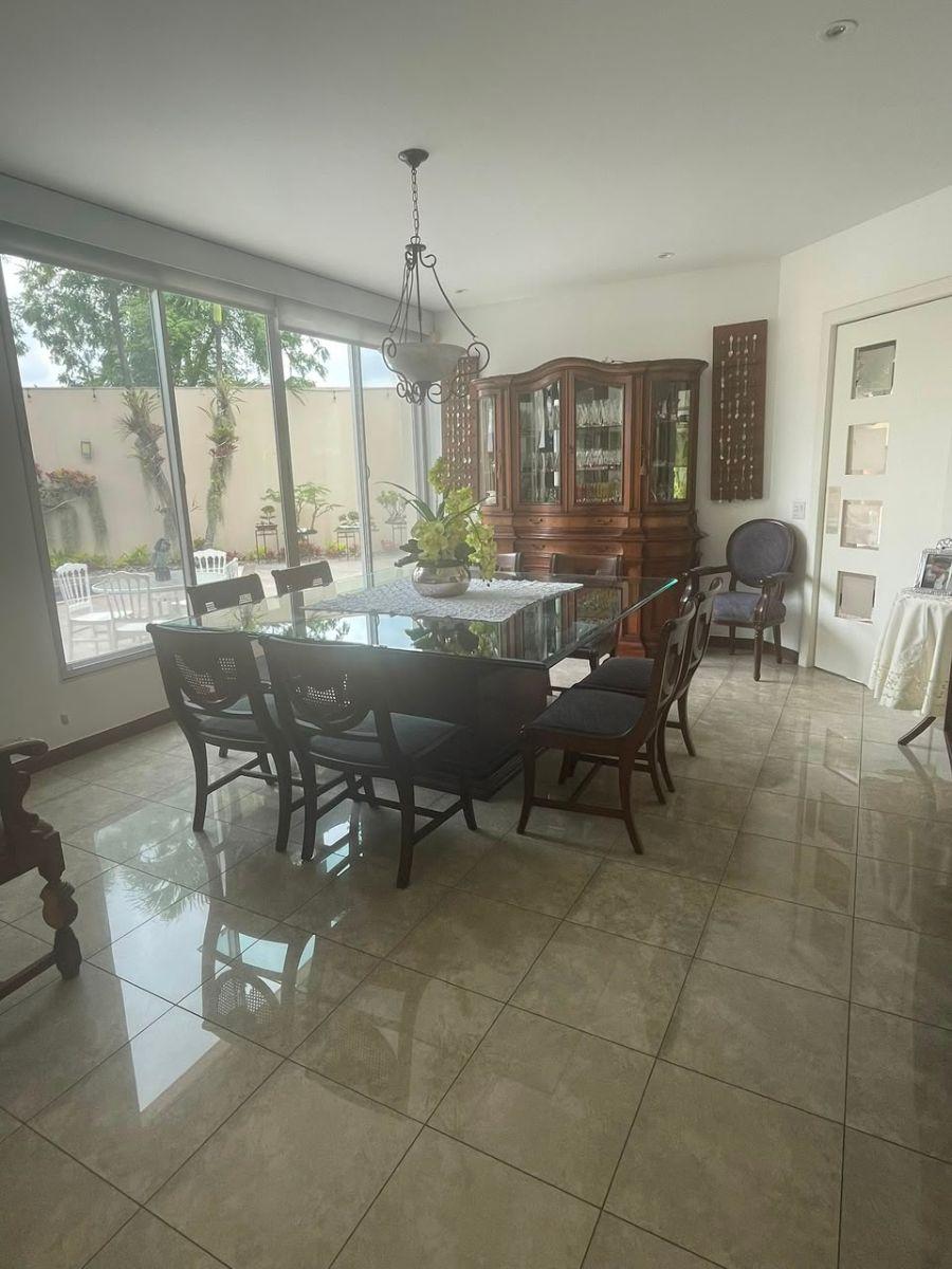 Amplia Casa de 4 Dorm., en Venta en Los Ceibos, Guayas — imagen 9