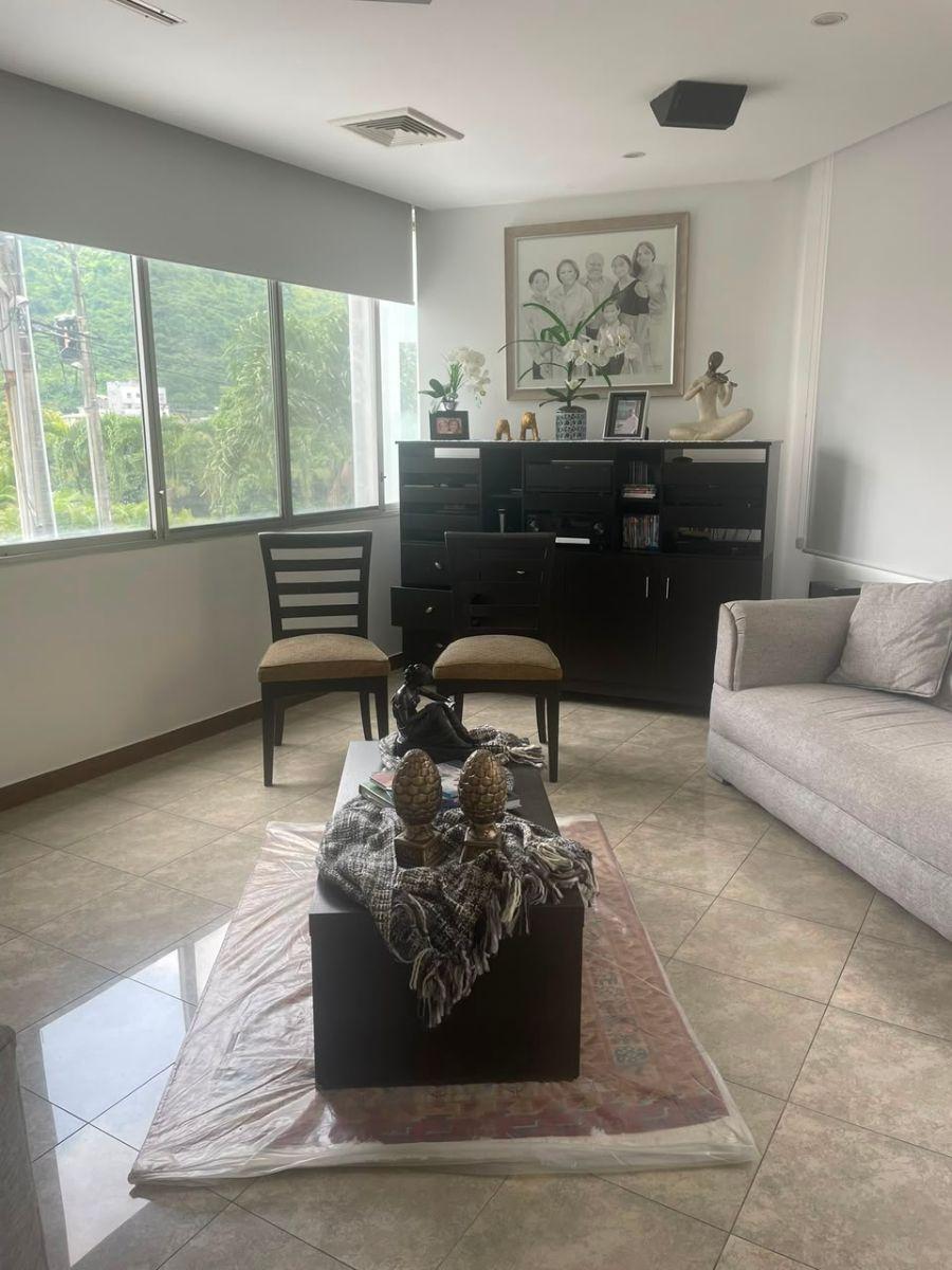 Amplia Casa de 4 Dorm., en Venta en Los Ceibos, Guayas — imagen 7