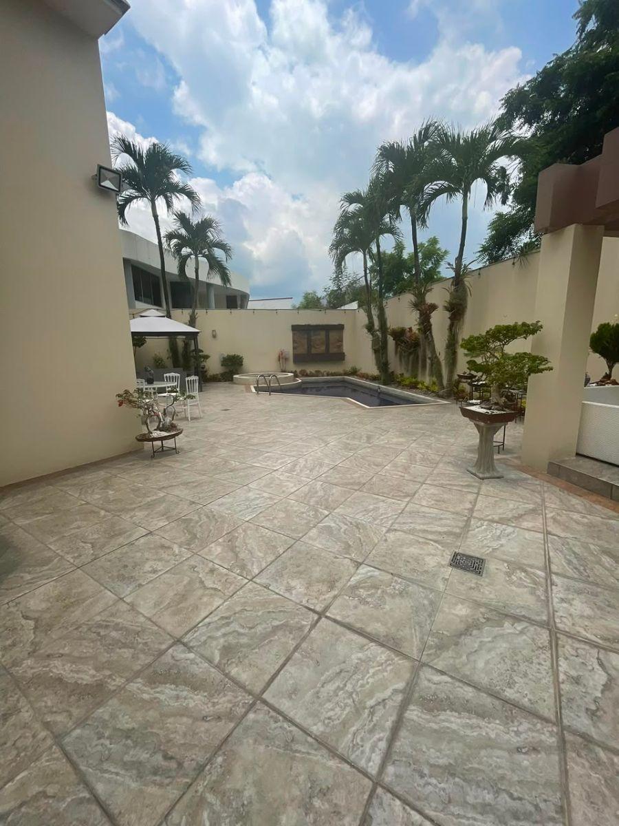 Amplia Casa de 4 Dorm., en Venta en Los Ceibos, Guayas — imagen 6