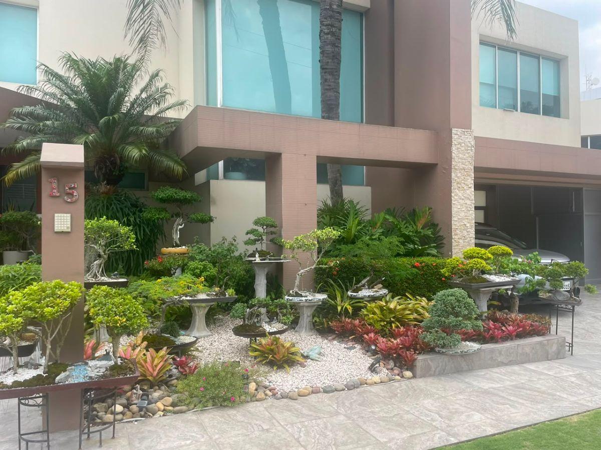 Amplia Casa de 4 Dorm., en Venta en Los Ceibos, Guayas — imagen 3