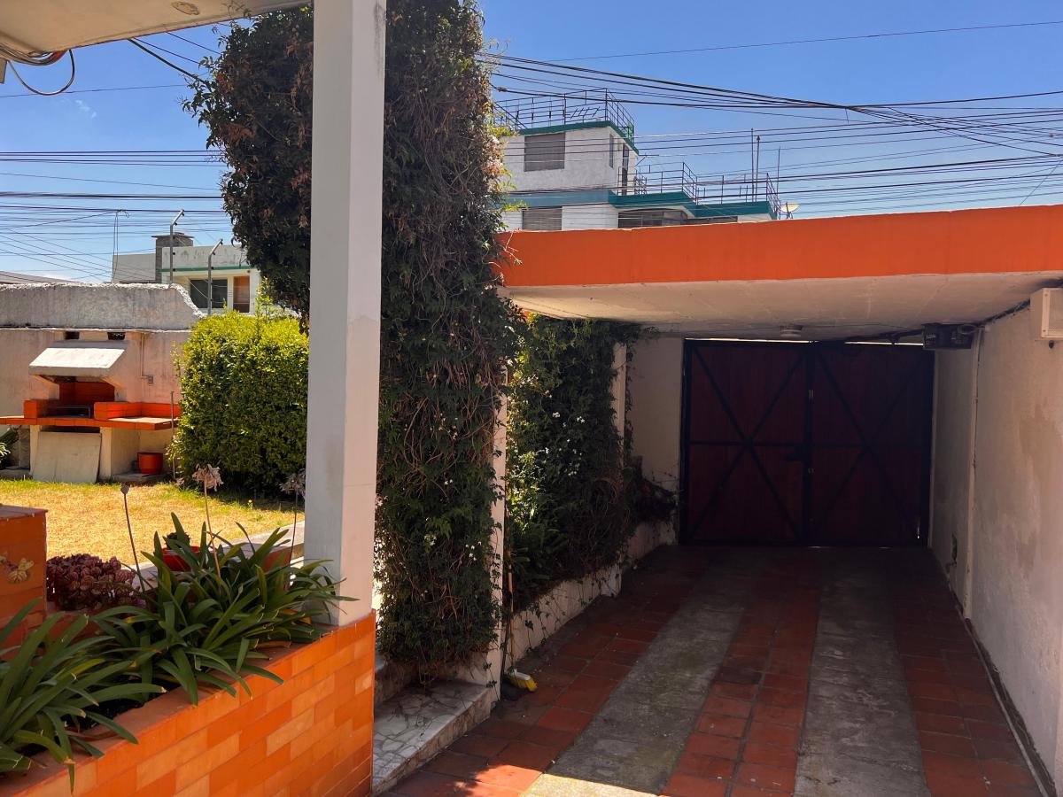 Casa Amplia Ubicada en Zona Residencial/comercial — imagen 10