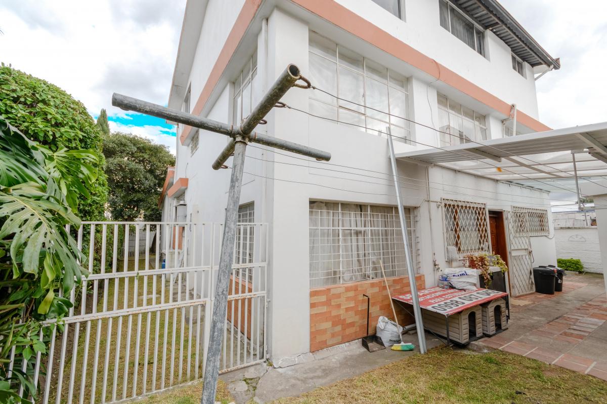 Casa Amplia Ubicada en Zona Residencial/comercial — imagen 7