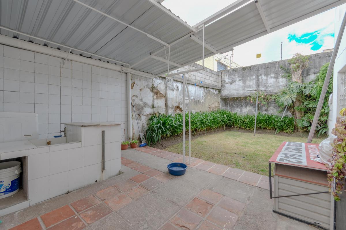 Casa Amplia Ubicada en Zona Residencial/comercial — imagen 6
