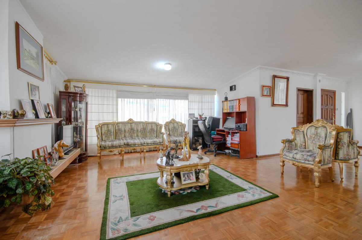 Casa Amplia Ubicada en Zona Residencial/comercial — imagen 4