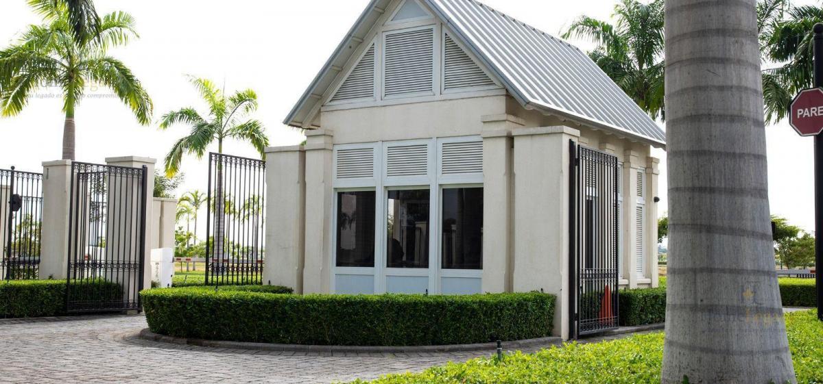 Venta de Casa de Lujo con Vista Al Lago, Piscina y 4 Garajes en Samborondón Am, Guayas — imagen 5