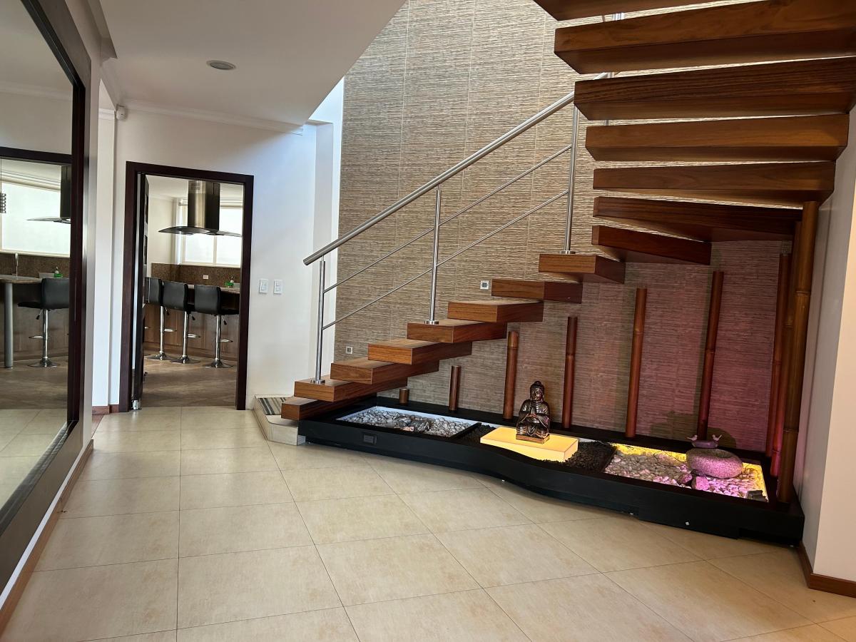 Vendo Hermosa Casa Moderna con Piscina / Urbanizacion Pinar Bajo — imagen 8