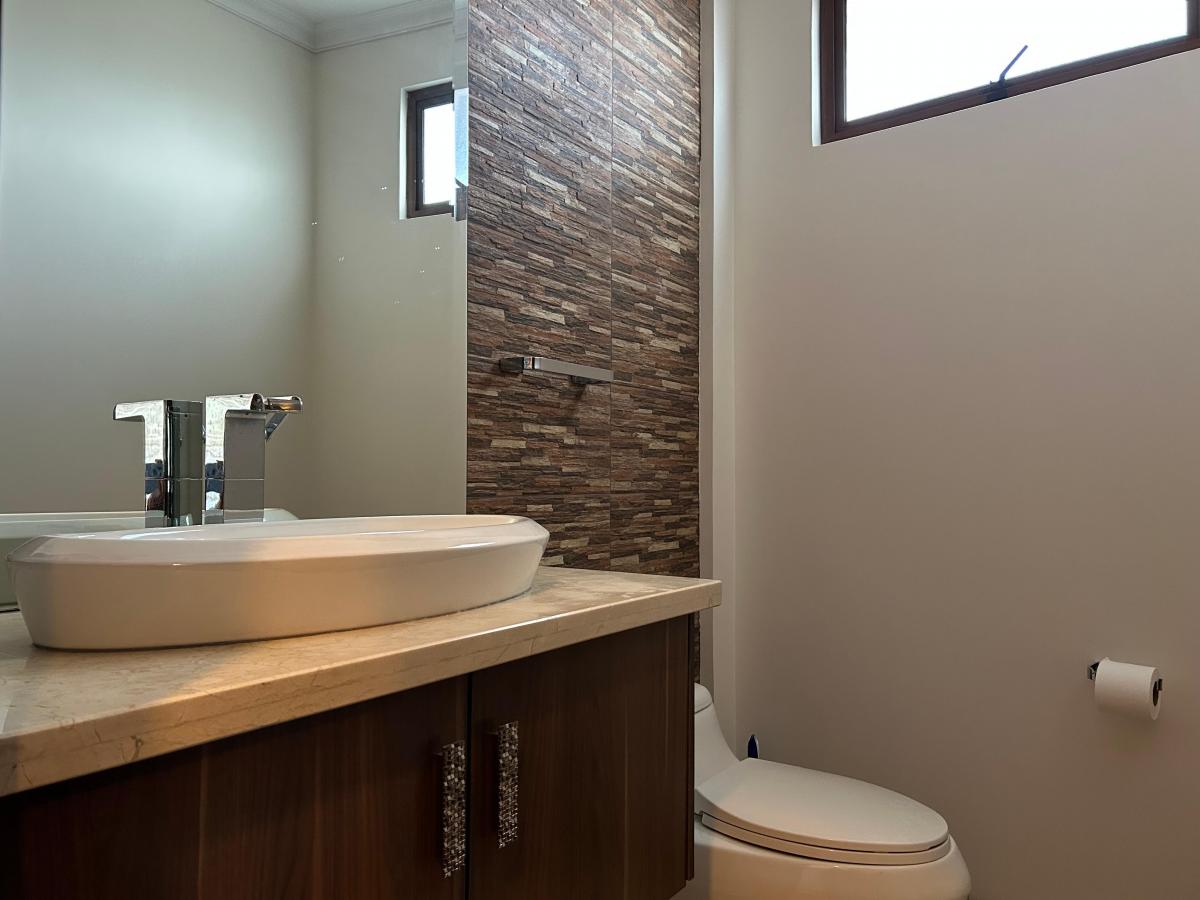 Vendo Hermosa Casa Moderna con Piscina / Urbanizacion Pinar Bajo — imagen 7