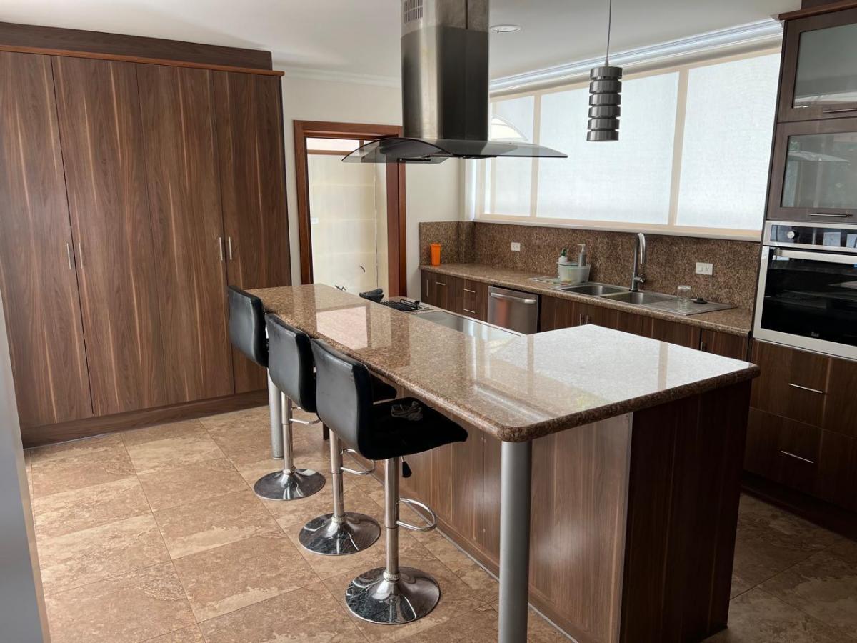 Vendo Hermosa Casa Moderna con Piscina / Urbanizacion Pinar Bajo — imagen 3