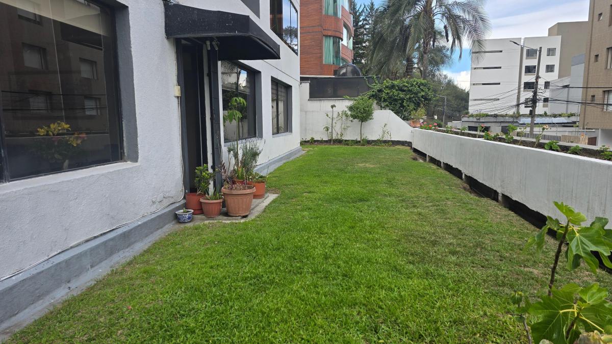 Departamento Remodelado con Jardín Privado en El Mejor Sector de Quito Tenis — imagen 9