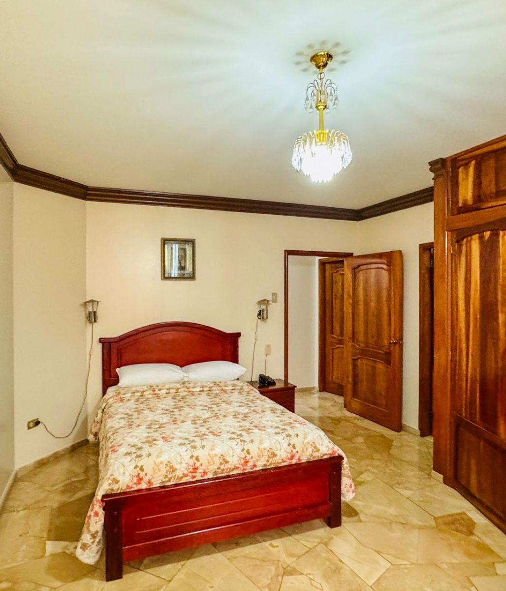 Venta de Departamento de 2 Habitaciones Amoblado en Av Flavio Reyes, Manta, Manabí — imagen 7
