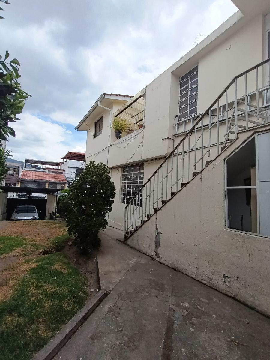 Vendo Casa Independiente con Tres Departamentos 345 m Sector Rumiñahui Acepto Vehiculo — imagen 10