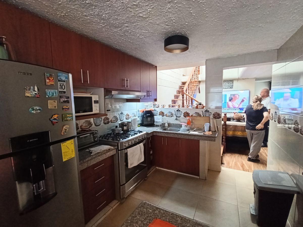 Vendo Casa Independiente con Tres Departamentos 345 m Sector Rumiñahui Acepto Vehiculo — imagen 7