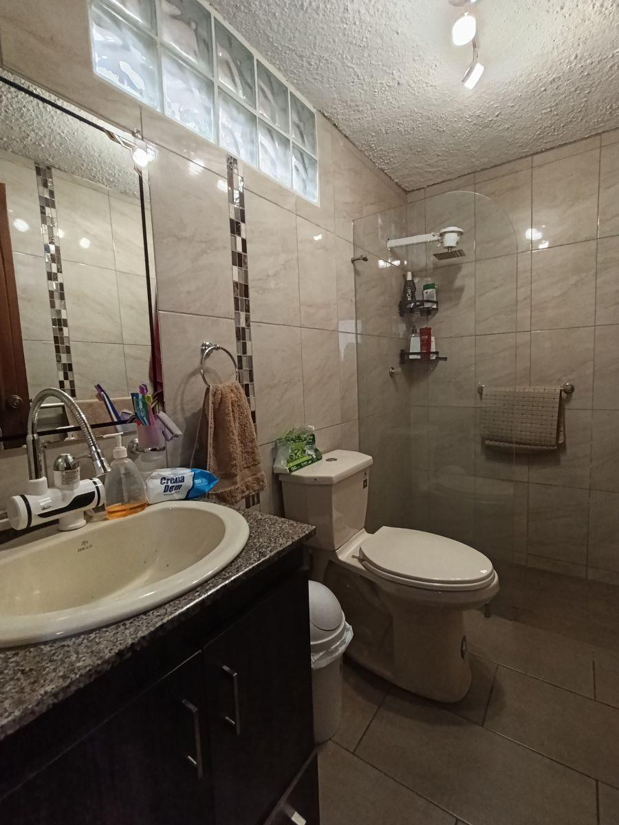 Vendo Casa Independiente con Tres Departamentos 345 m Sector Rumiñahui Acepto Vehiculo — imagen 4