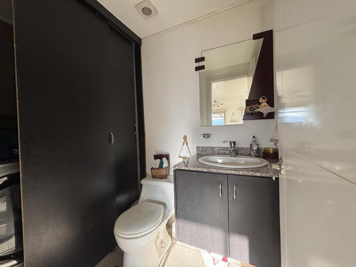 Vendo Departamento Dúplex con Patio Monteserrin — imagen 7