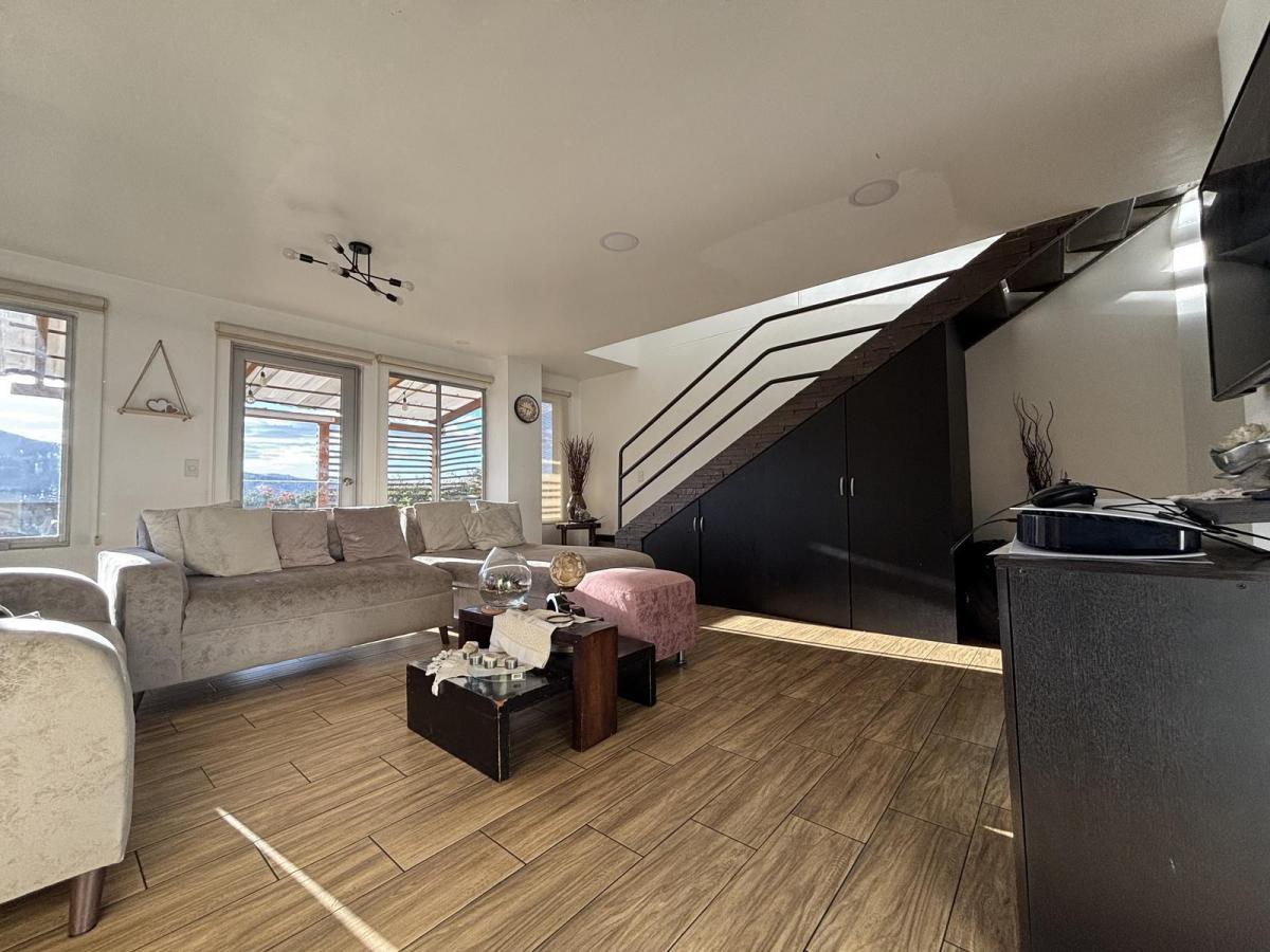 Vendo Departamento Dúplex con Patio Monteserrin — imagen 6