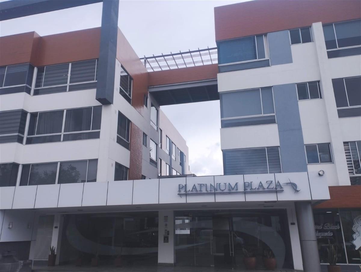 Monteserrin, Platinum Plaza 190 M²,parqueadero y Jardin Independiente — imagen 8