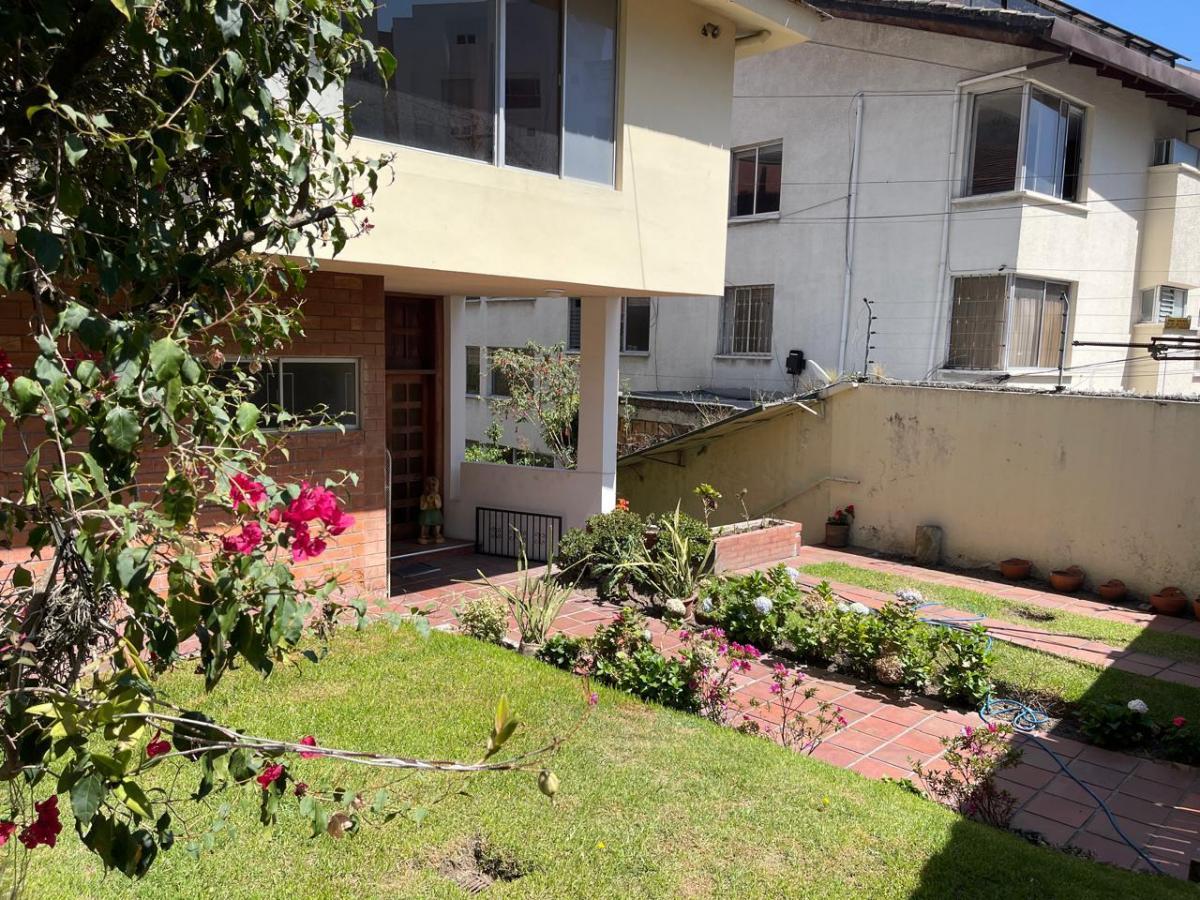 Oportunidad Casa y Terreno 720 m², Gonzalez Suarez. Provincia de Pichincha — imagen 6