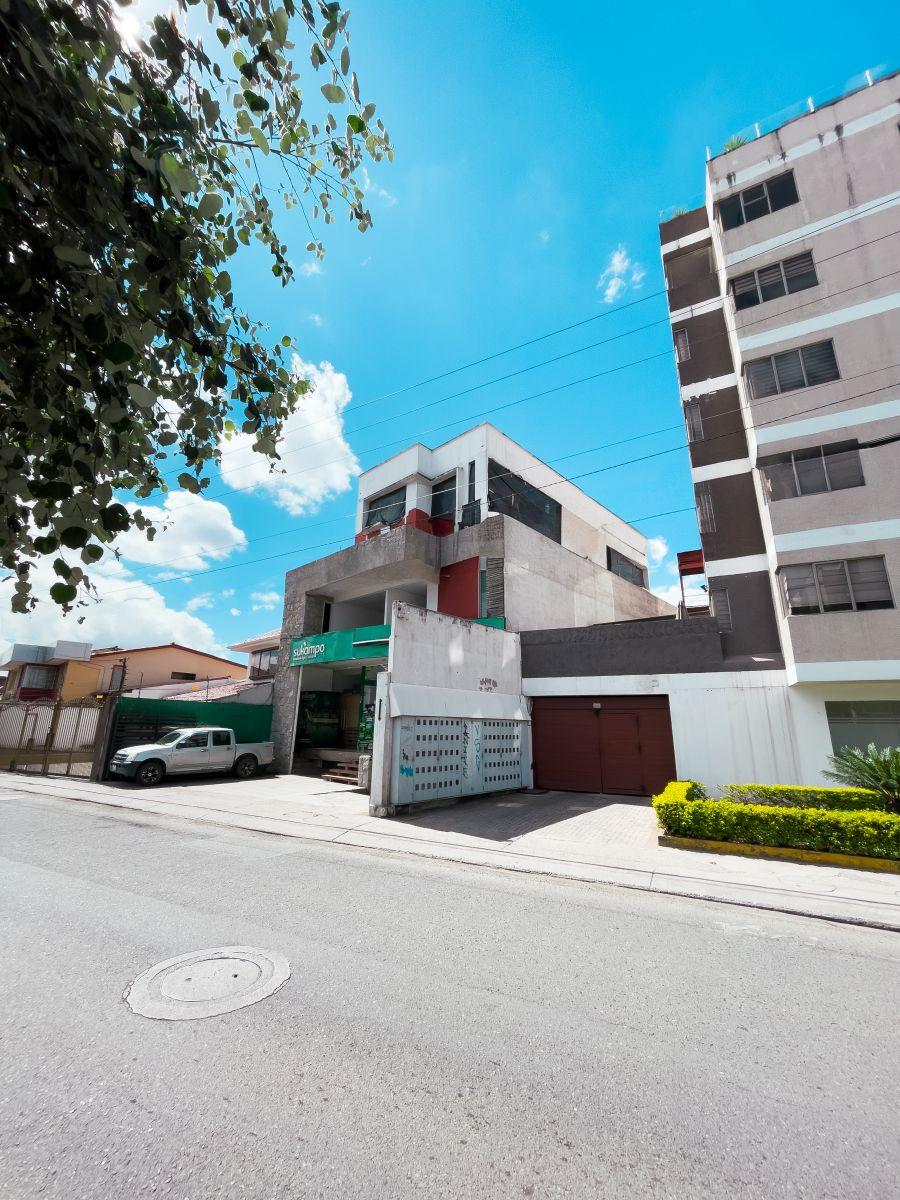 Propiedad Comercial en Venta | Av Unidad Nacional, Sector Los Tótems – Cuenca, Azuay — imagen 10