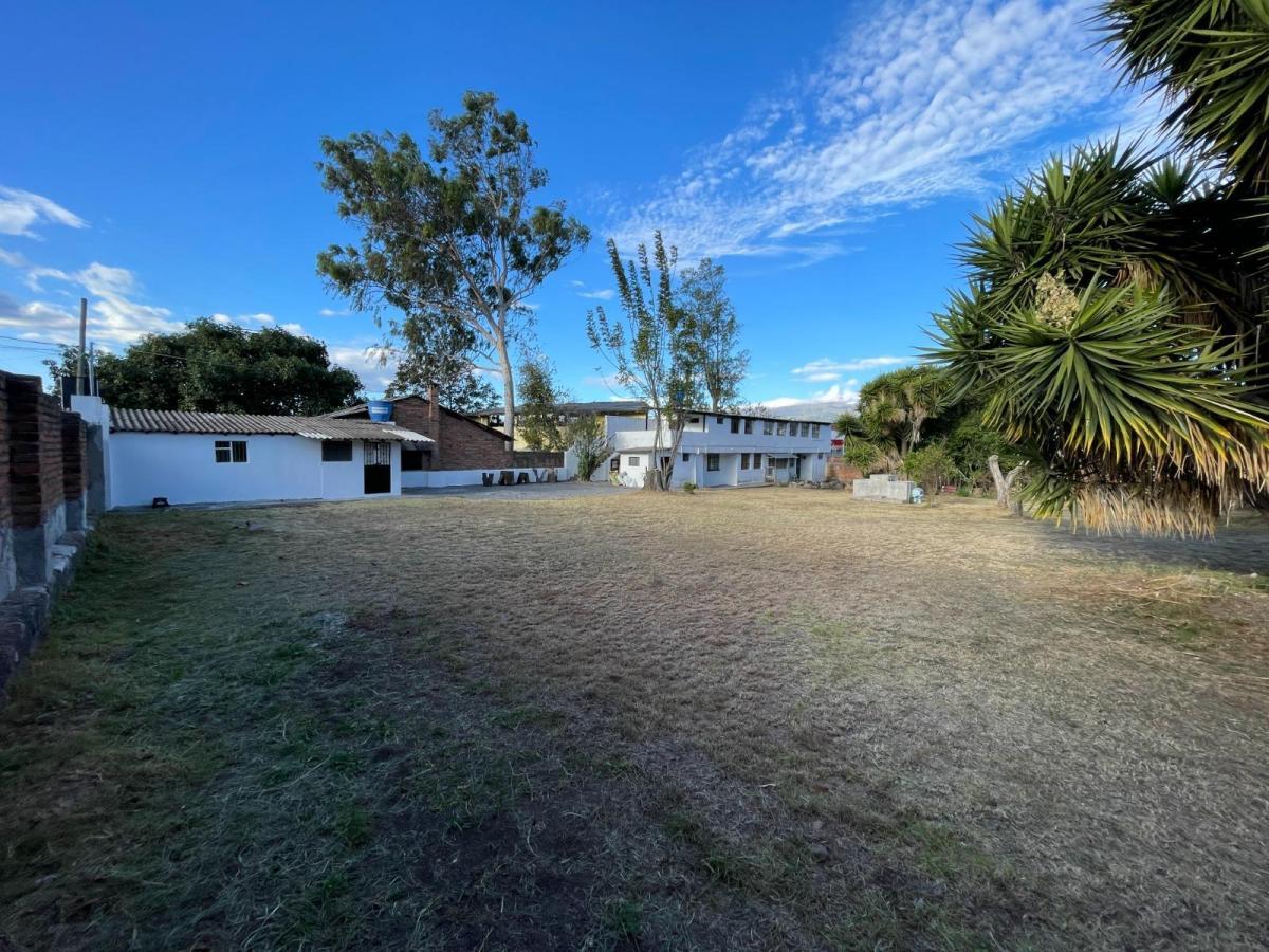 Terreno Esquinero Centro de Cumbayá 1350 m² — imagen 4