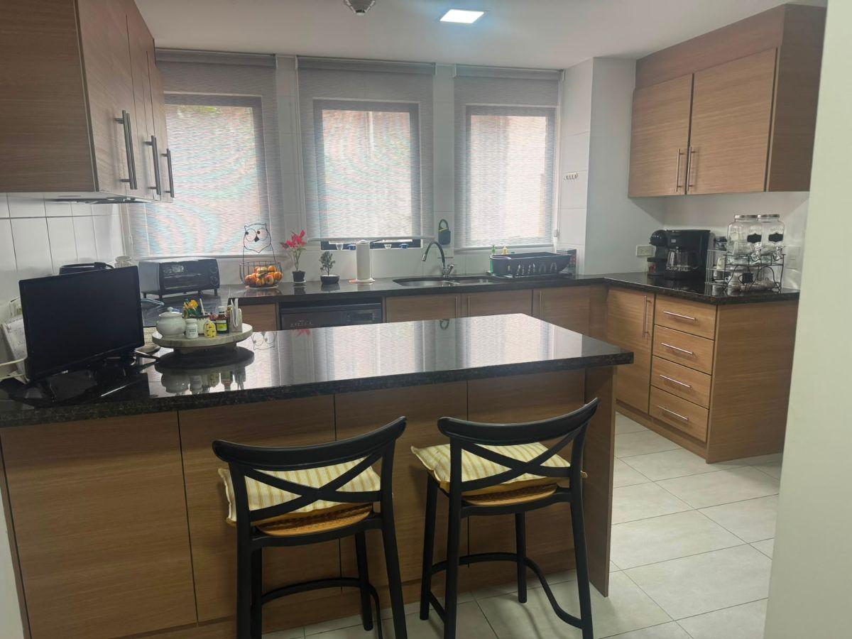 Vendo Departamento de Tres Dorm. con Balcon en El Sector del Batan — imagen 6