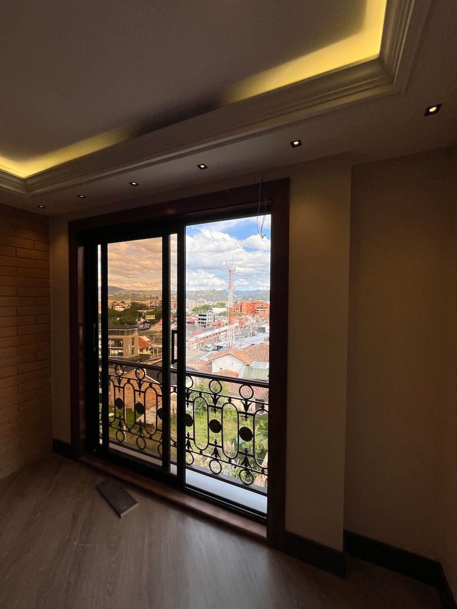 Departamento Modernas en Venta – Av Remigio Crespo, Azuay — imagen 3