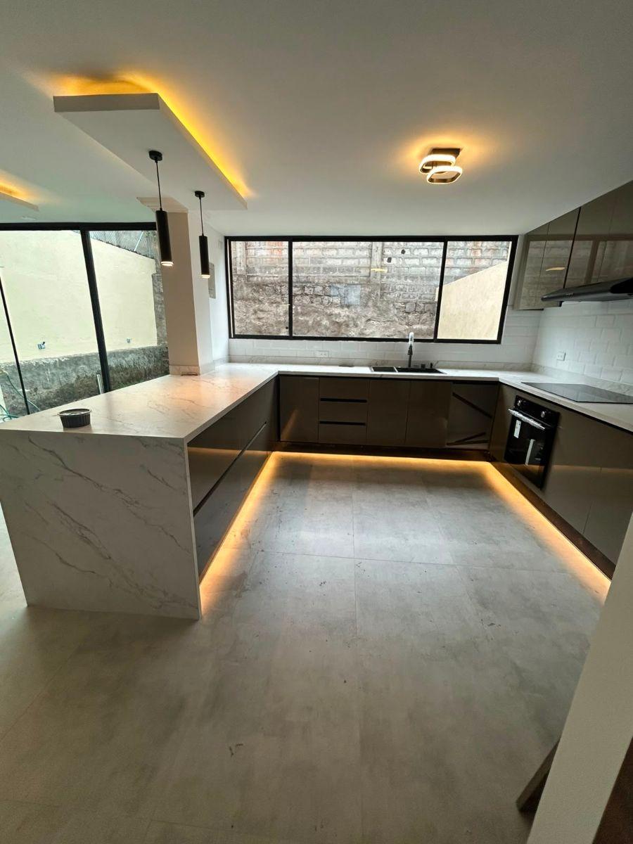 Casa de 270 m² con 3 Dorm. en Venta en San Isidro del Inca — imagen 6