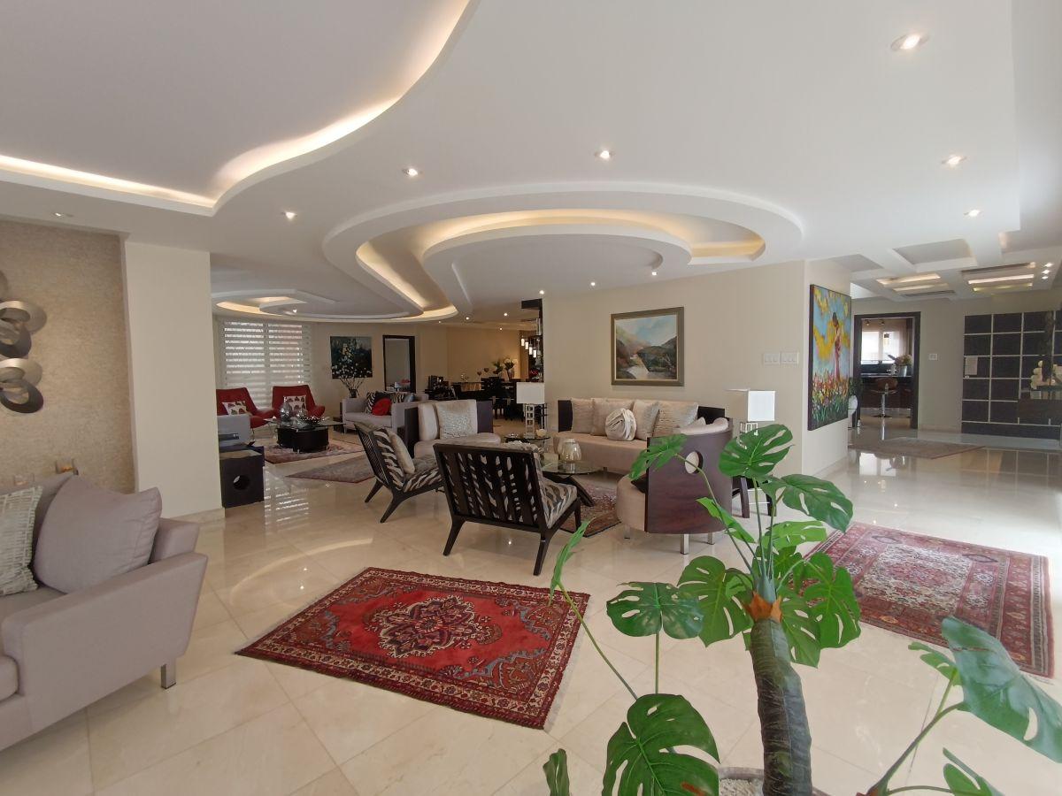 Vendo Hermoso Duplex Totalmente Remodelado Acabados de Lujo Precio de Oportunidad 4 Dorm. — imagen 6