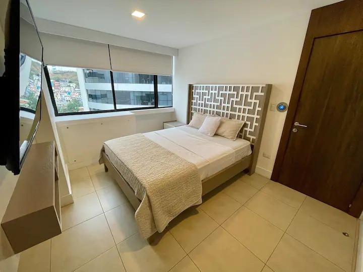 Venta Departamento Exclusivo - Puerto Santa Ana, Ed. Bellini - 2 Dorm. (W. P), Guayas — imagen 3