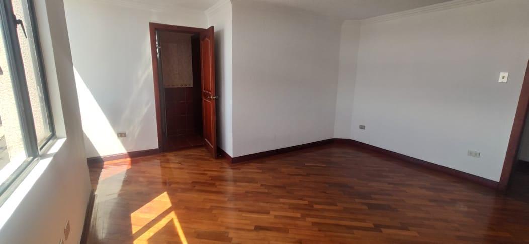 Departamento Venta Antiguo Quito Tenis Amplio — imagen 9