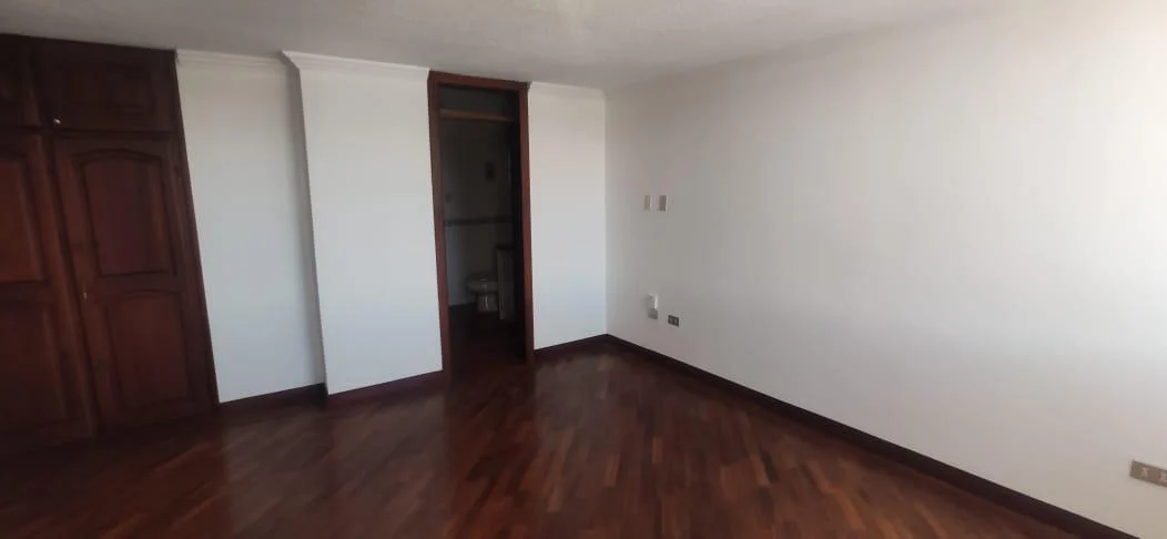 Departamento Venta Antiguo Quito Tenis Amplio — imagen 6