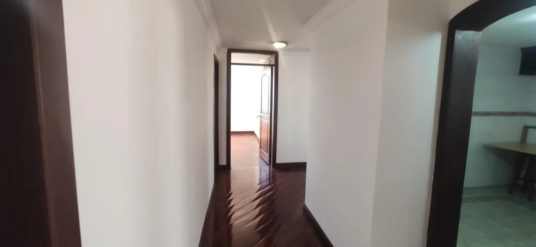Departamento Venta Antiguo Quito Tenis Amplio — imagen 3