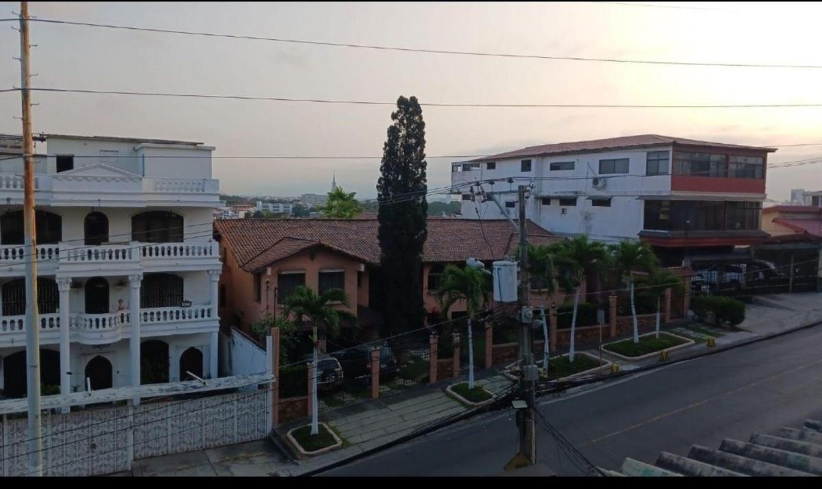 Espectacular Departamento Amoblado en Lomas de Urdesa, Guayas — imagen 10