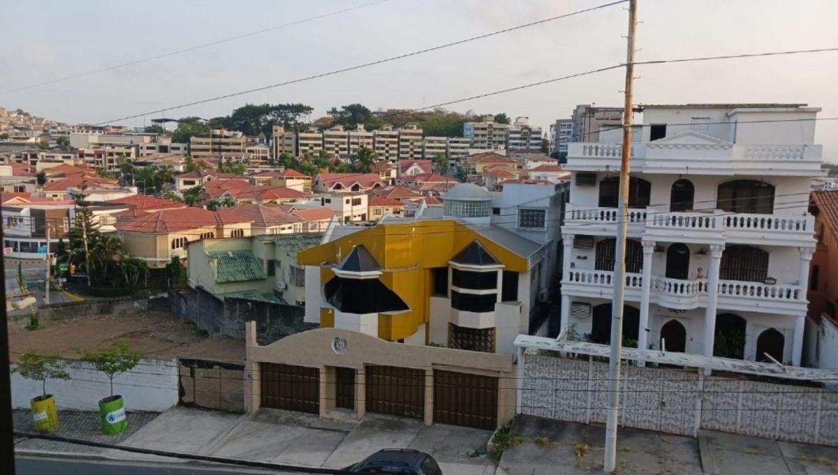 Espectacular Departamento Amoblado en Lomas de Urdesa, Guayas — imagen 9