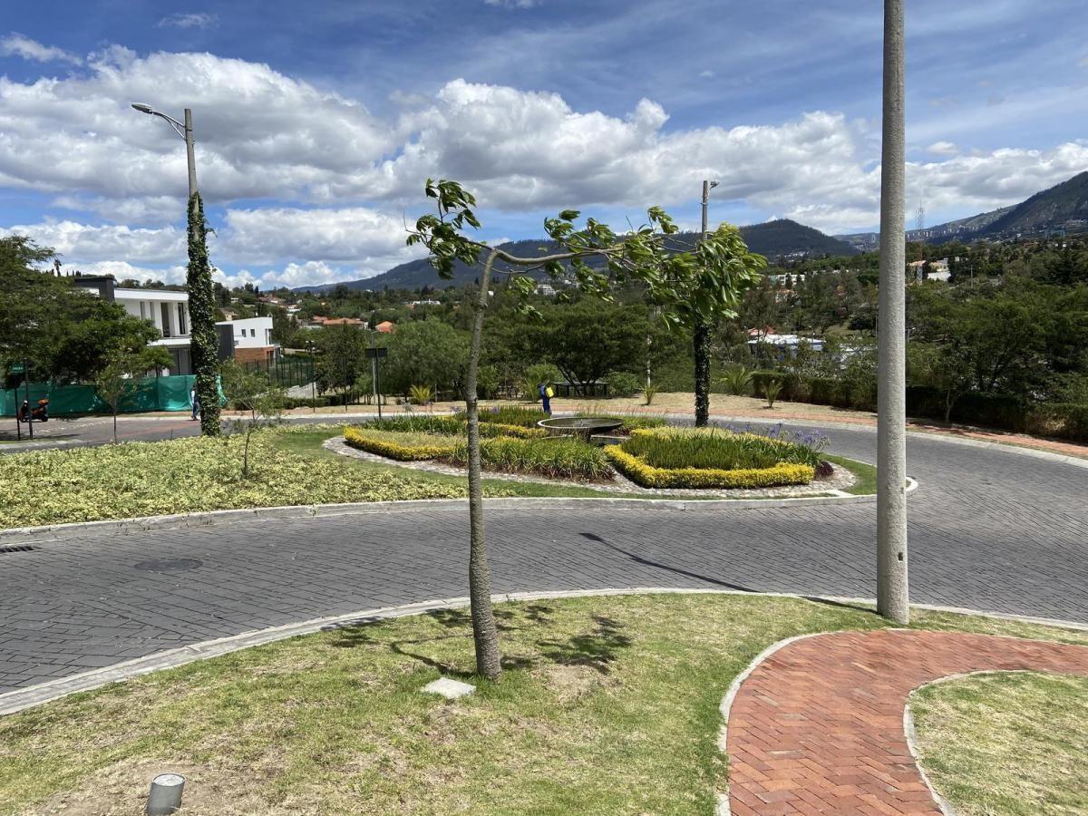 Venta de Terrenos de 1087 m² en La Urbanización La Quinta, Cumbayá — imagen 8