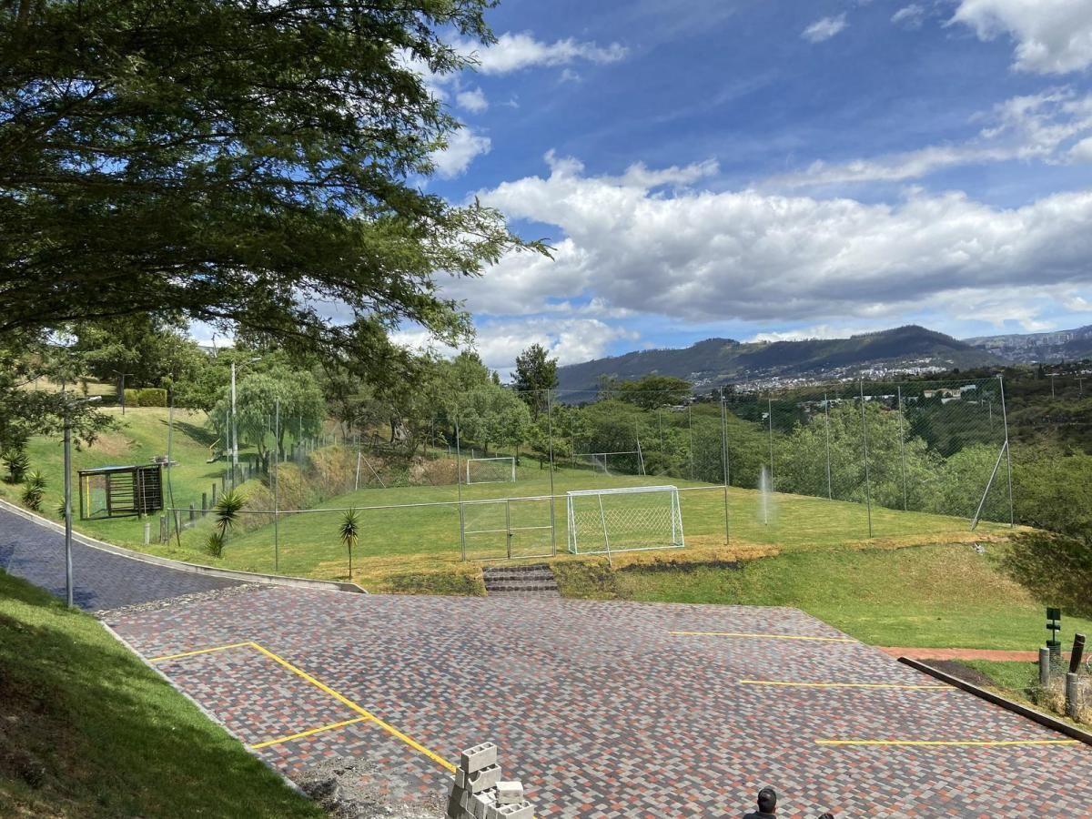 Venta de Terrenos de 1087 m² en La Urbanización La Quinta, Cumbayá — imagen 6