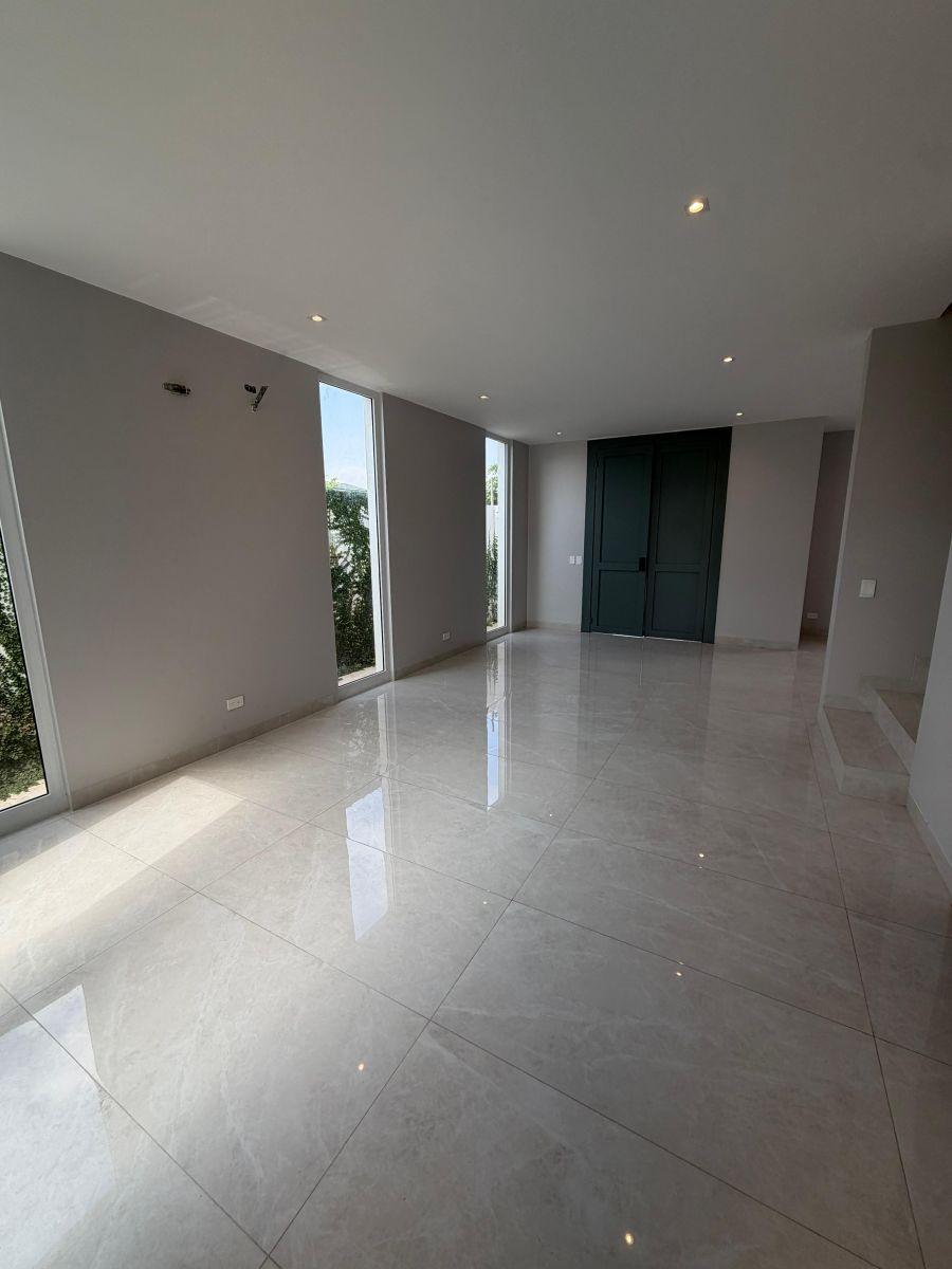 Por Estrenar Elegante y Confortable Casa de 3 Habitaciones, Guayas — imagen 3