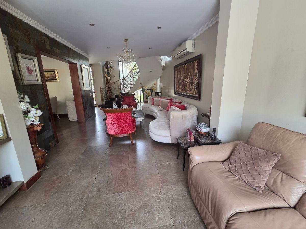 Entrelagos Casa de 408 m² con 5 Dorm., un Dormitorio en Planta Baja, y Piscina, Guayas — imagen 8