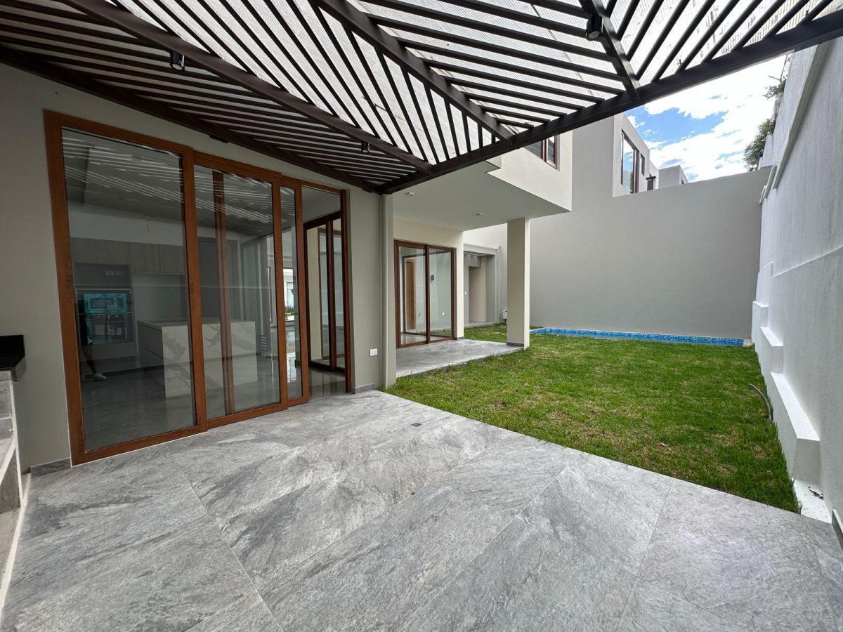 Venta Amplias y Hermosas Casas 3 Dorm., Piscina Propia, Conjunto Privado, Cumbayá — imagen 10