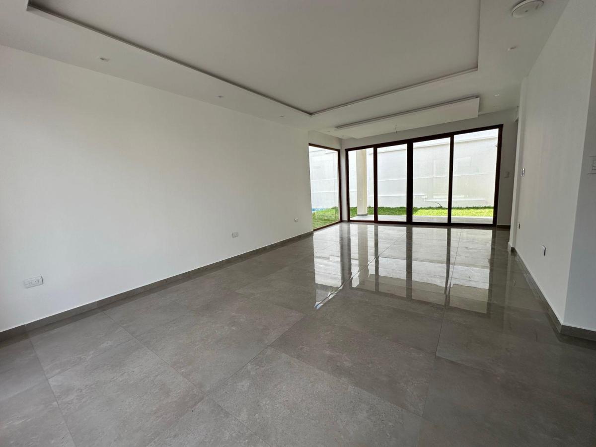 Venta Amplias y Hermosas Casas 3 Dorm., Piscina Propia, Conjunto Privado, Cumbayá — imagen 3